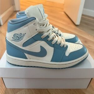 Women’s Air Jordan 1 Mid University Blue
